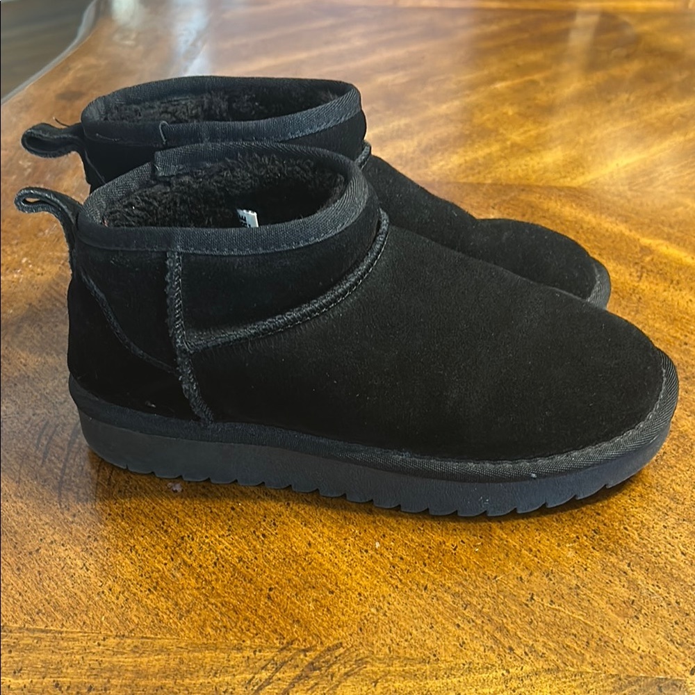 Cushionaire Black Suede Ankle Boots  Size 7
